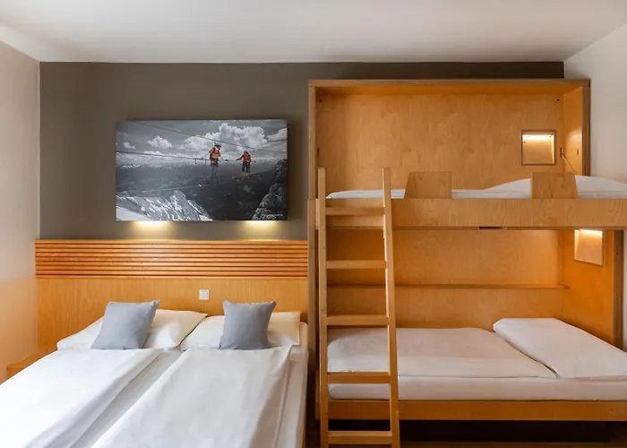 斯拉德明优法酒店 斯拉德明