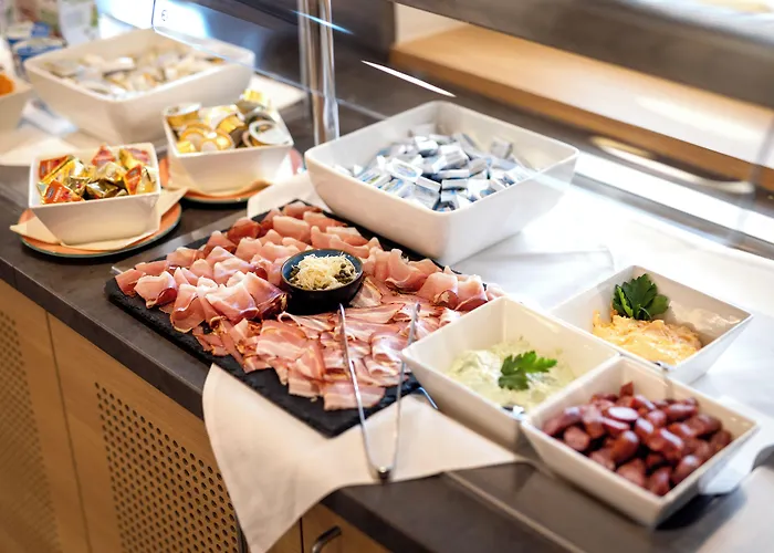 斯拉德明优法酒店 3*