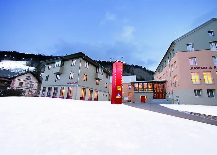 斯拉德明优法酒店 3*